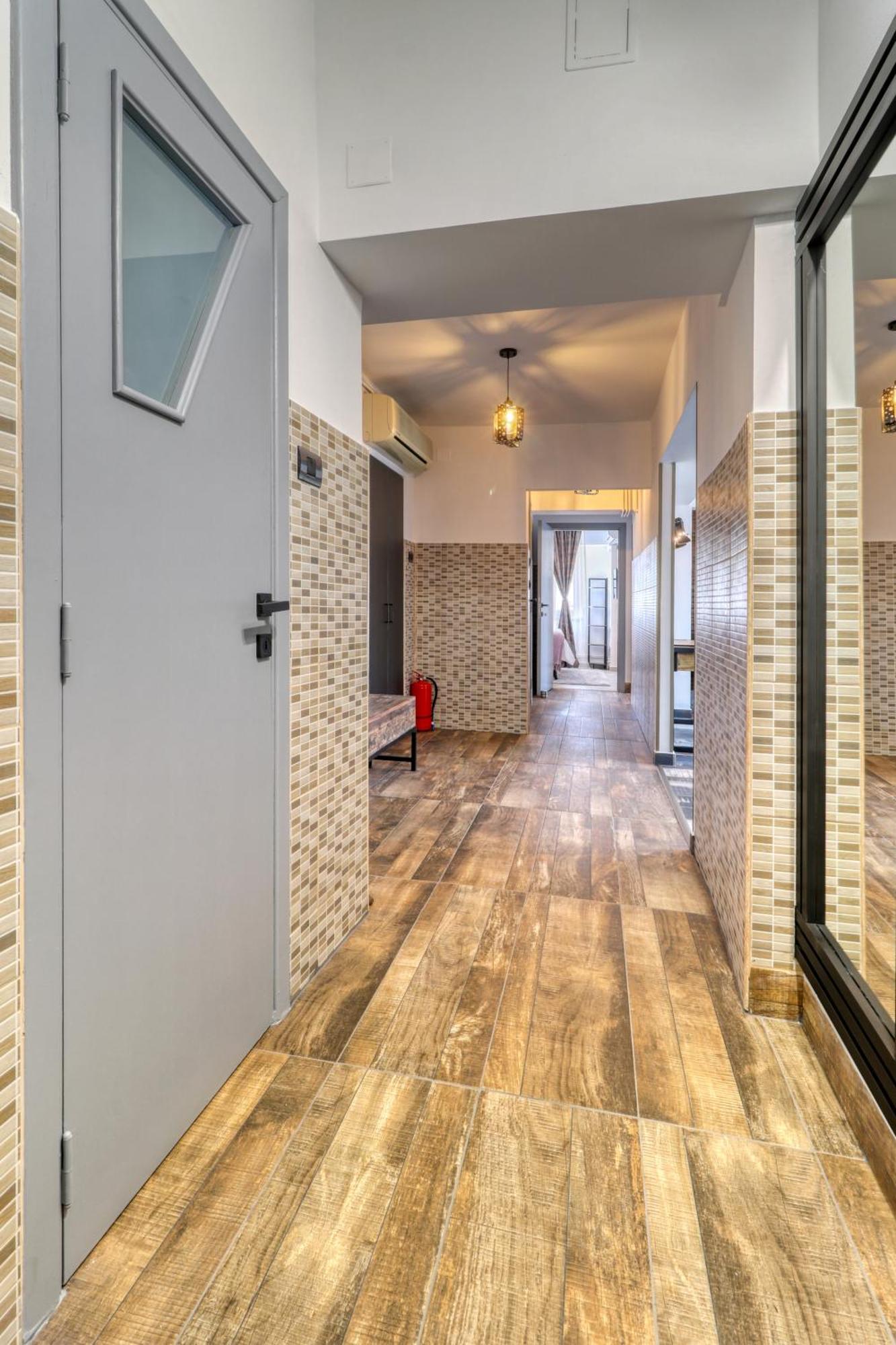 Rdi Elegance Apartment Downtown บูคาเรสต์ ภายนอก รูปภาพ